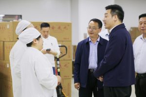 罗功成市长探望慰问仁和集团劳模代表