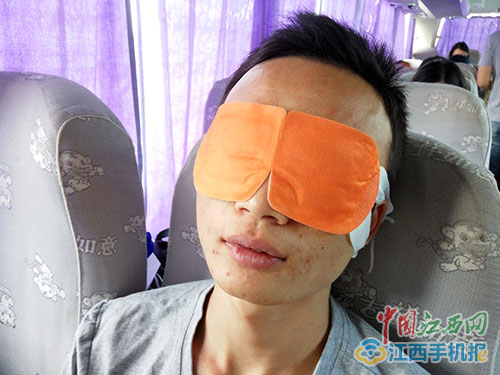 网媒记者体验闪亮蒸汽热敷眼罩 解乏“神器”获赞-仁和集团官方网站官网