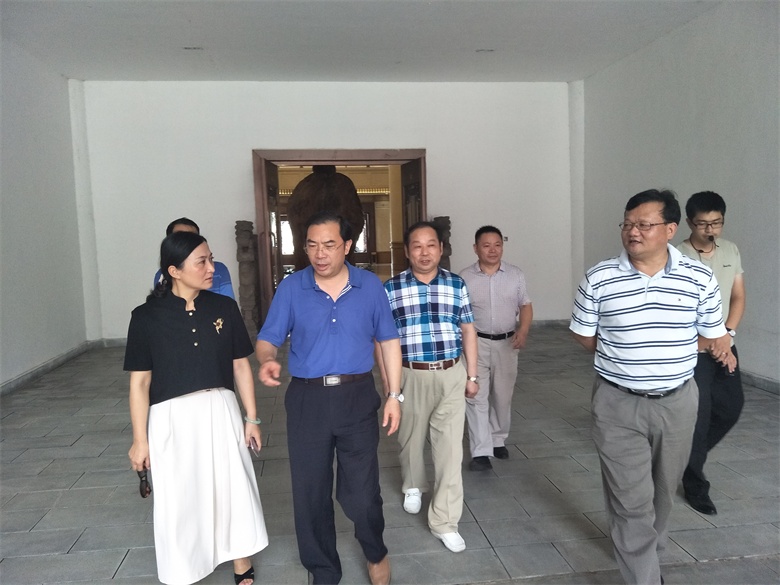 宜春市明月山胜景区向导到仁和集团考察 (1).jpg