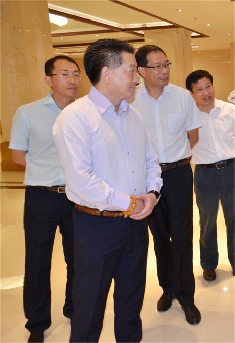 江西省药监局曹麒书记视察仁和集团 .jpg